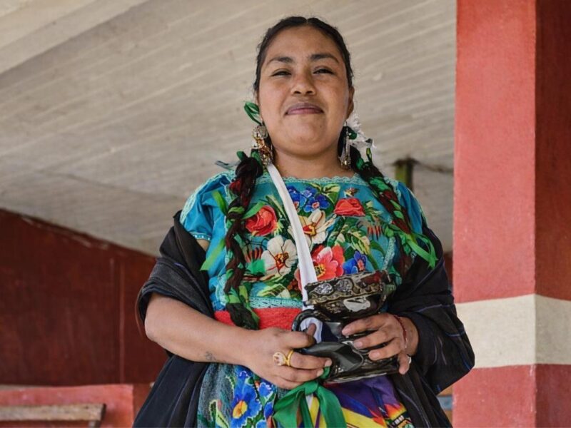 Un tribunal confirmó que María Cruz Paz, defensora del territorio en Ocumicho, Michoacán, continuará en prisión preventiva mientras se desarrolla el proceso penal por la desaparición de dos comuneros de Santa Cruz Tanaco