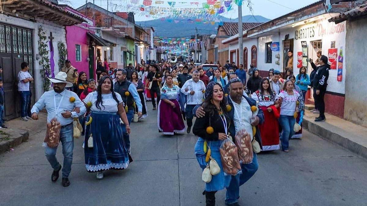 La administración municipal de Zacapu en Michoacán, formalizó el inicio de trabajos con la nueva jefatura de tenencia en Tiríndaro, priorizando la gestión social y el liderazgo femenino 2