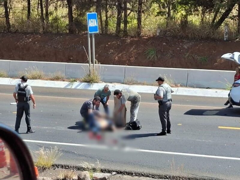 Motociclista es atropella en la autopista Siglo XXI en Michoacán, lo reportan grave