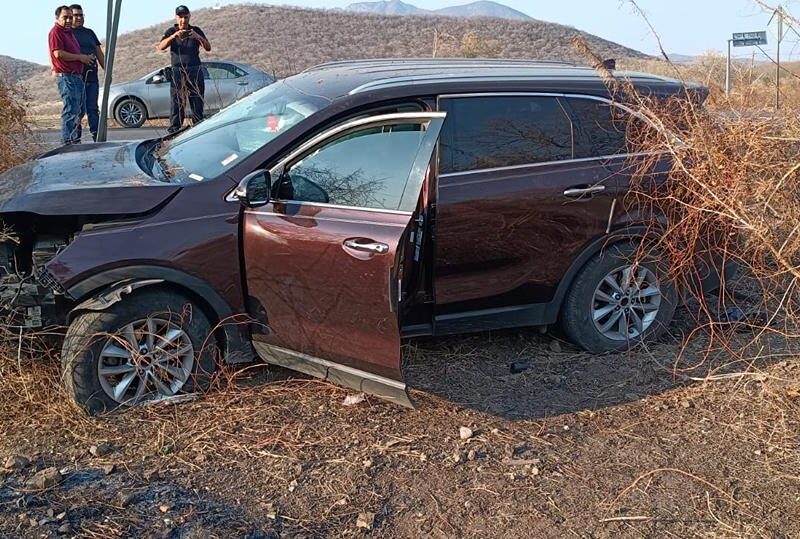 Muere conductor de una motocicleta al impactarse contra camioneta en Huetamo