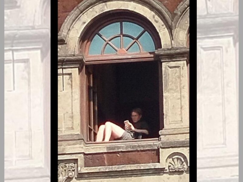 persona en el balcón de Palacio Nacional infodemia