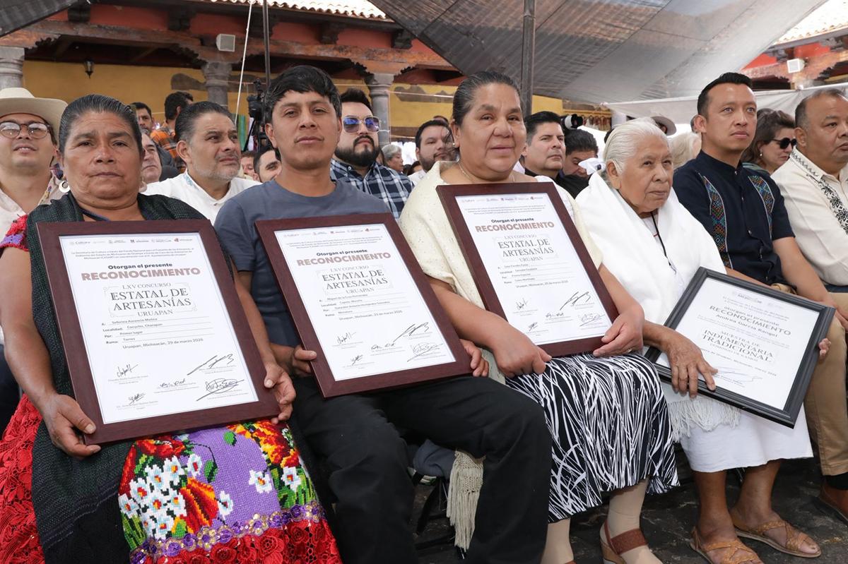 Premia Bedolla las mejores piezas del 65 Concurso Artesanal de Domingo de Ramos-1