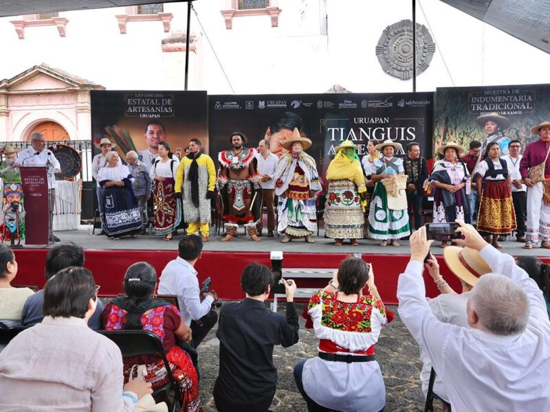 Premia Bedolla las mejores piezas del 65 Concurso Artesanal de Domingo de Ramos