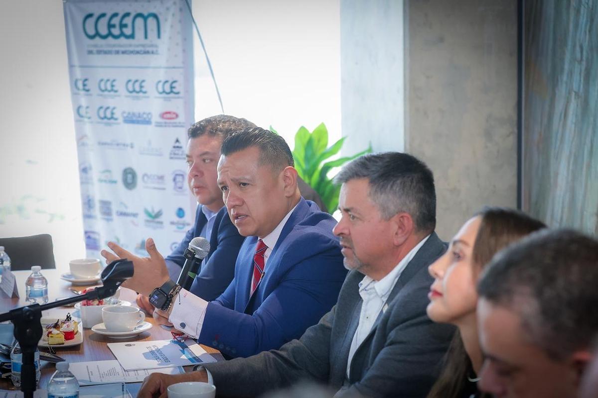 Presenta Carlos Torres Piña transformación institucional