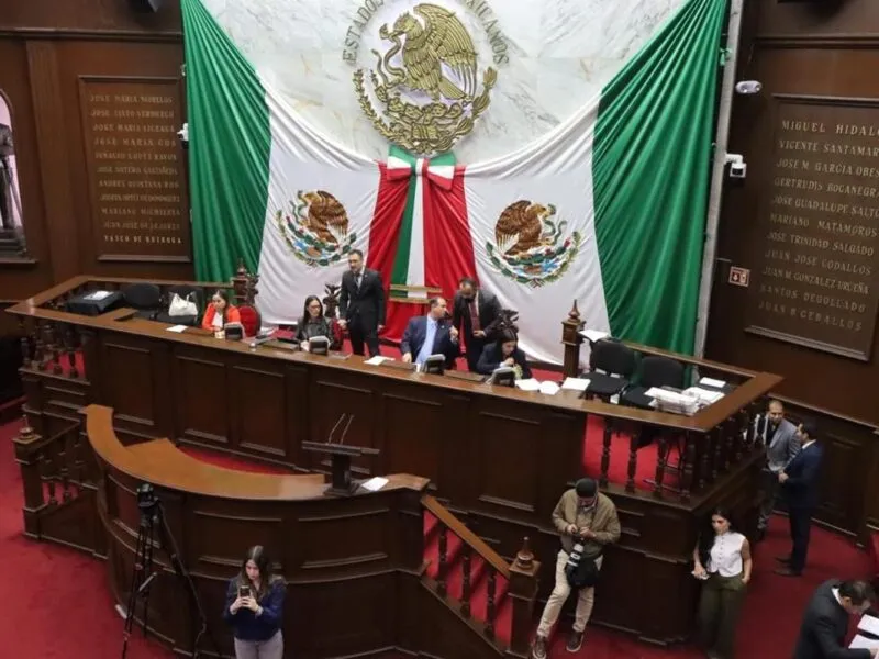 Primarias y secundarias deberán regular uso de Dispositivos Móviles en horario escolar: 76 Legislatura