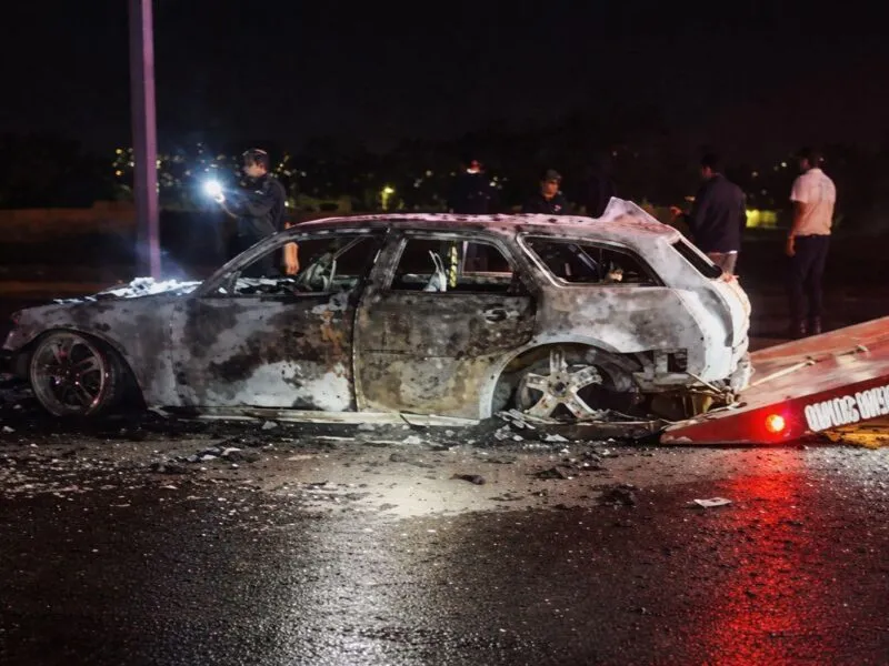 ¿Qué pasó en la madrugada en Zinapécuaro? Hallan vehículo incendiado en carretera