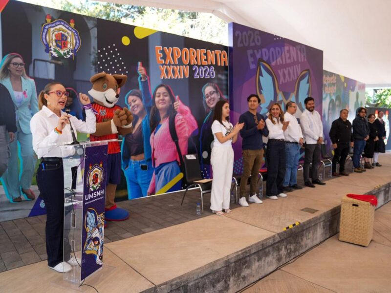 Rectora de UMSNH anuncia denuncias tras protesta de familiares por pagos pendientes