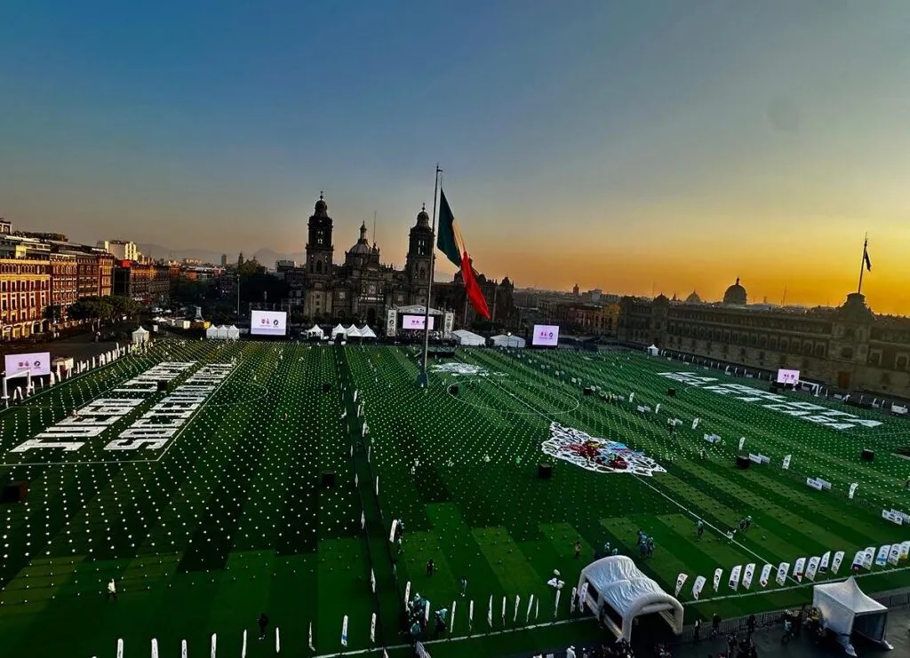 Rompen México récord Guinness con 'La clase de futbol más grande del mundo'