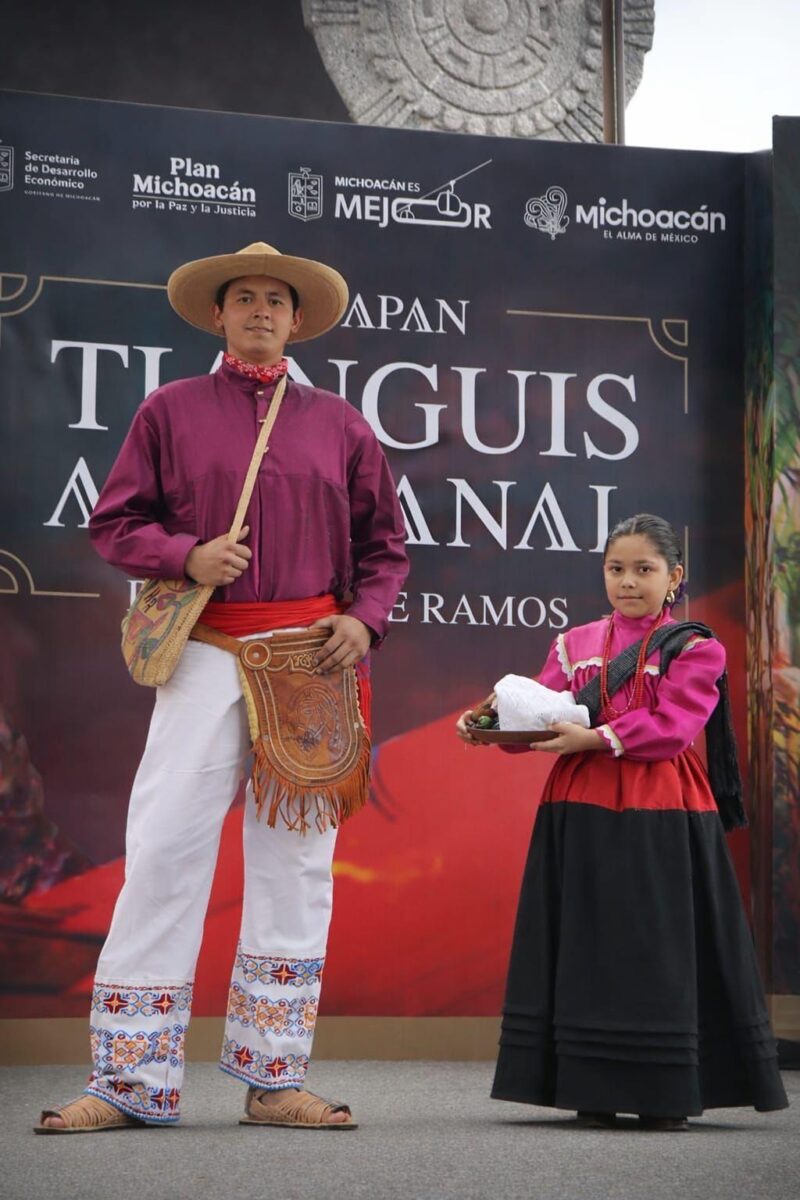 Tianguis de Domingo de Ramos celebra la riqueza textil de los pueblos originarios-1