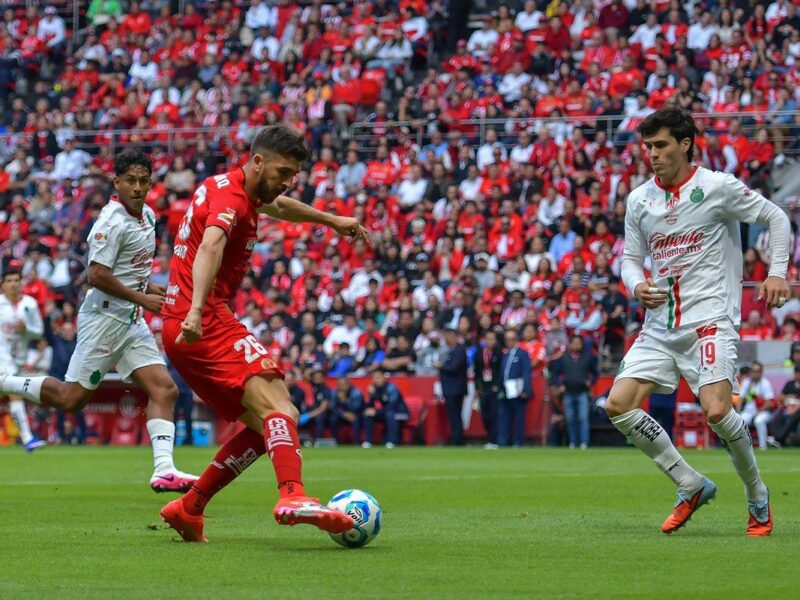 ¡Toluca imbatible! Vence 2-0 a las Chivas