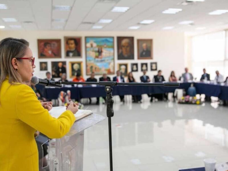 Yarabí Ávila defiende autonomía de la UMSNH en Michoacán