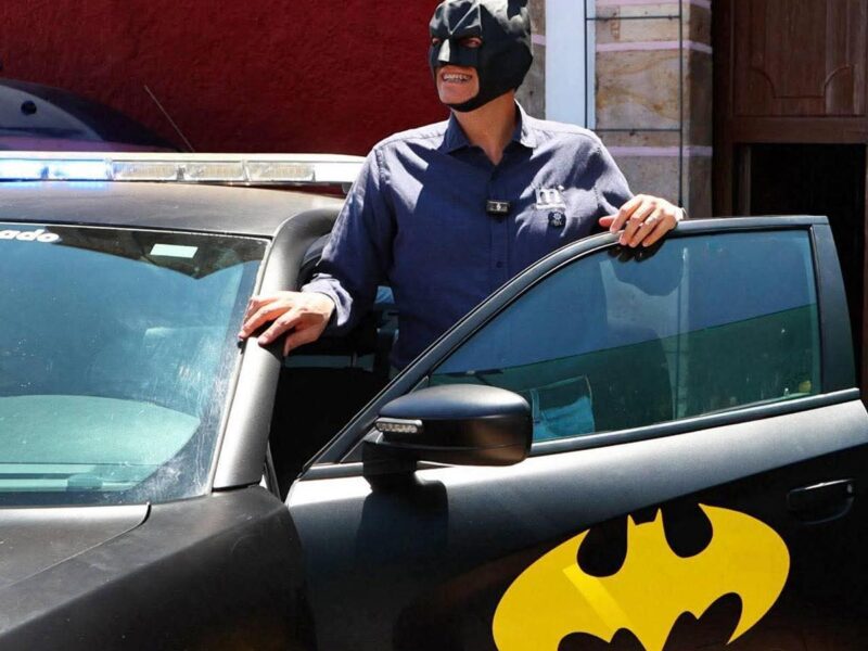 Alfonso va de Batman; ¿vencerá a Guasón y Dos Caras rumbo a 2027?
