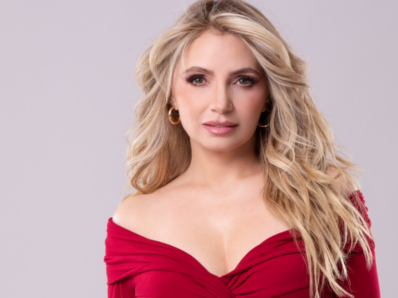 Angélica Rivera es captada con hombre misterioso en el concierto de Chayanne en CDMX