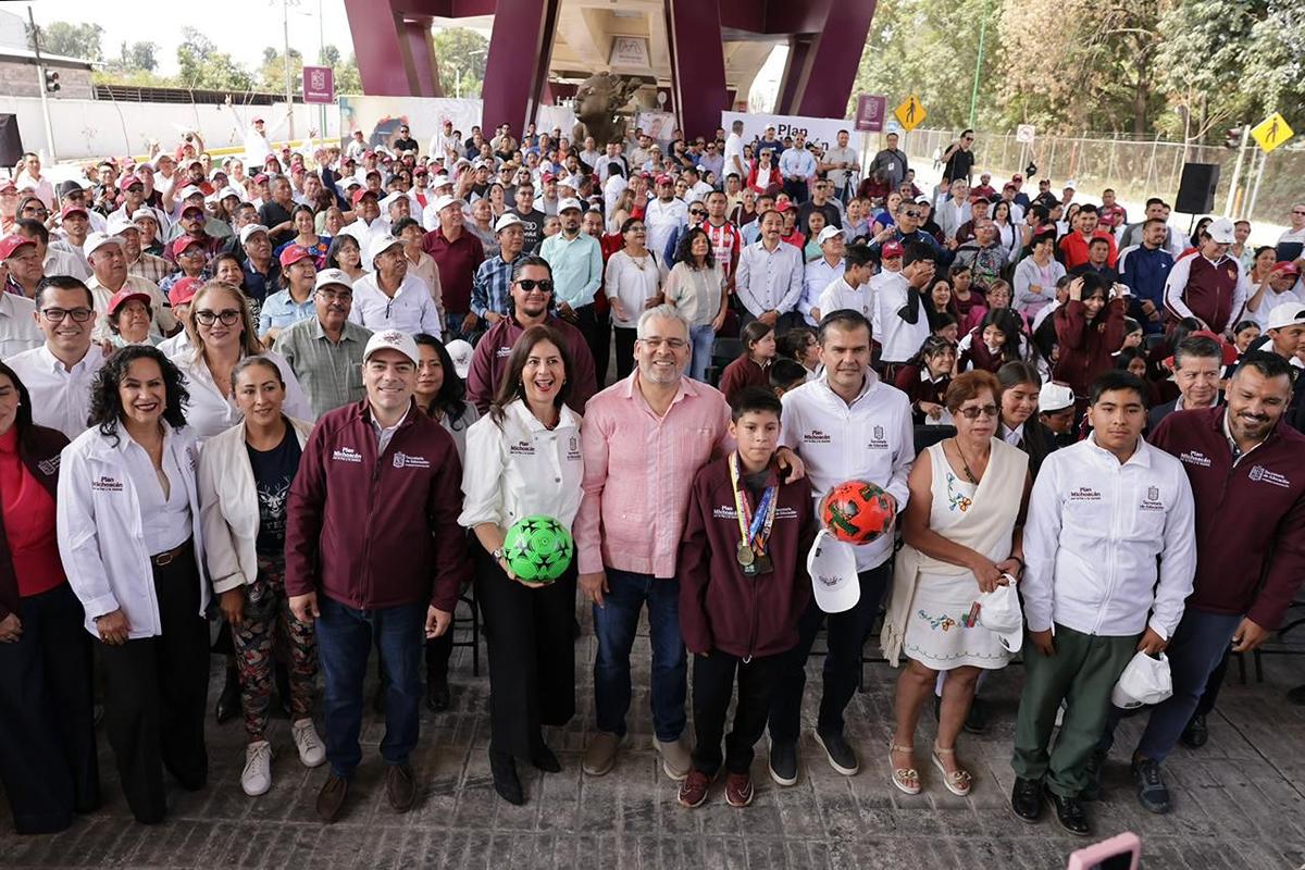 Arranca Bedolla en Uruapan entrega de material deportivo para más de 234 mil estudiantes-1