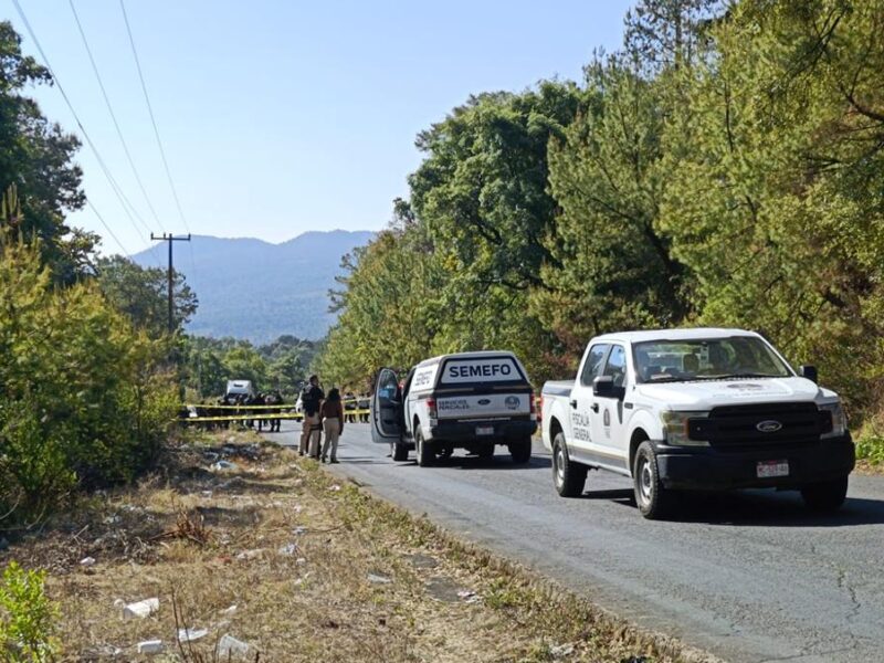 Asesinan a dos hombres en carretera de Tangancícuaro, Michoacán