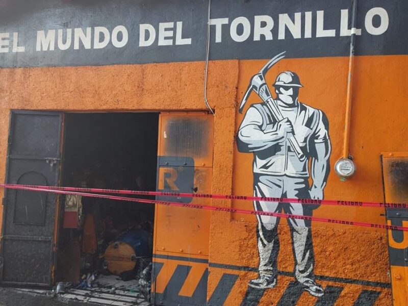 Atiende PC Municipal incendio al interior de una ferretería en Acuitzio del Canje