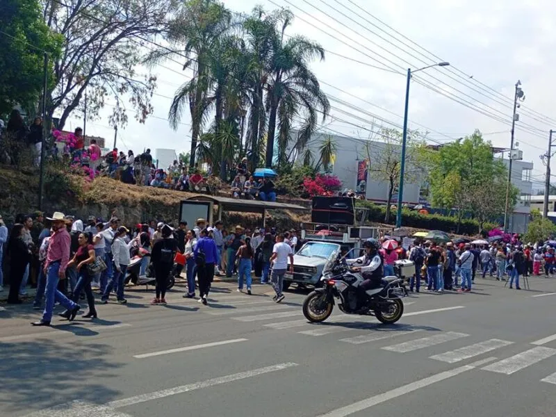 Avanza marcha de maestros de Poder de Base; se acercan al Centro Histórico