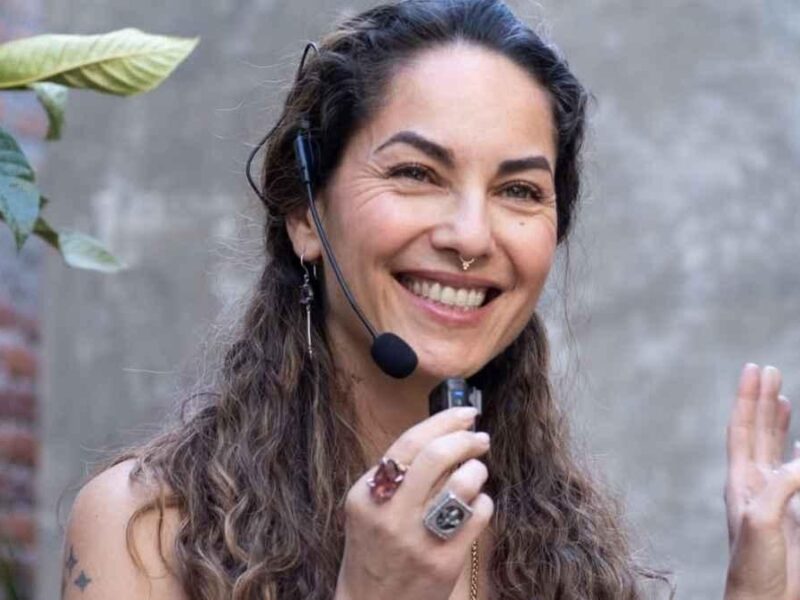 Bárbara Mori da giro inesperado a su carrera y ahora canta; Sergio Mayer Mori lo presume