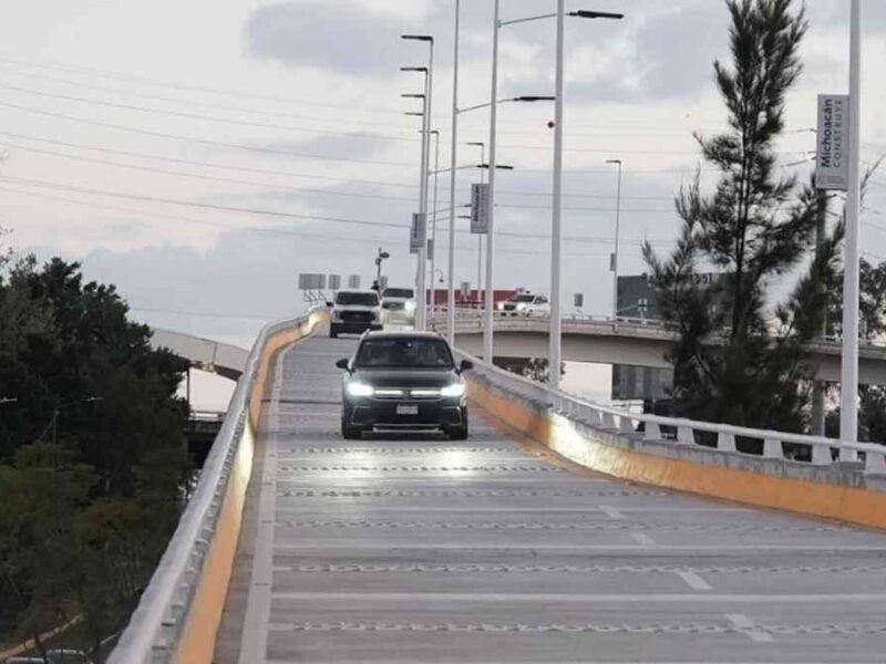 Bedolla abre a la circulación puente del distribuidor vial de la salida a Pátzcuaro