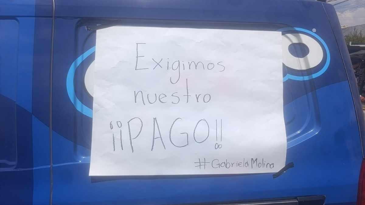 bloquean Normalistas avenida Siervo de la Nación en Morelia