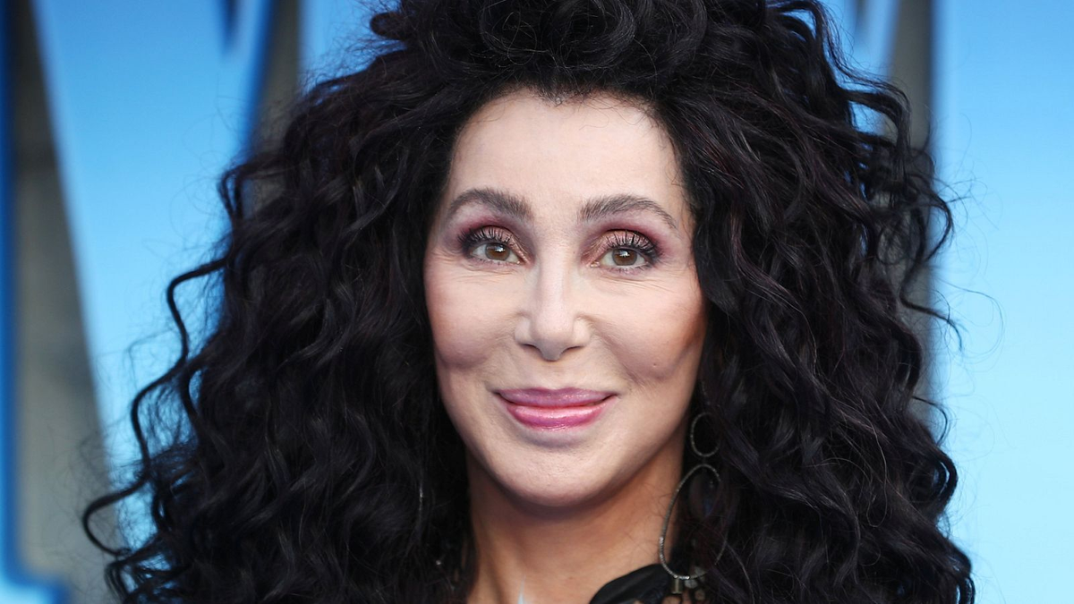 Cher descubre que es abuela de una joven de 15 años