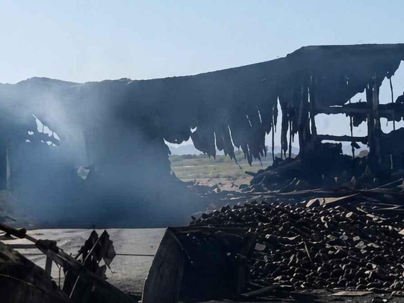Choque de tractocamiones provoca incendio en la Morelia–Salamanca en Cuitzeo