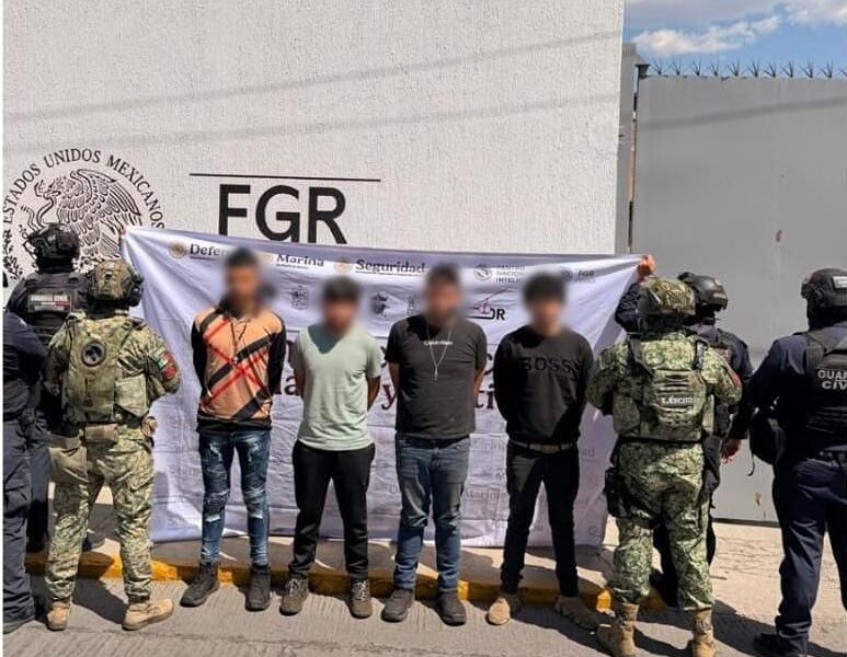Cuatro hombres detenidos en Cojumatlán con 150 dosis de metanfetamina