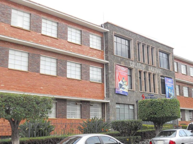 Egresados denuncian casi tres años sin títulos en la Normal Salesiano Anáhuac