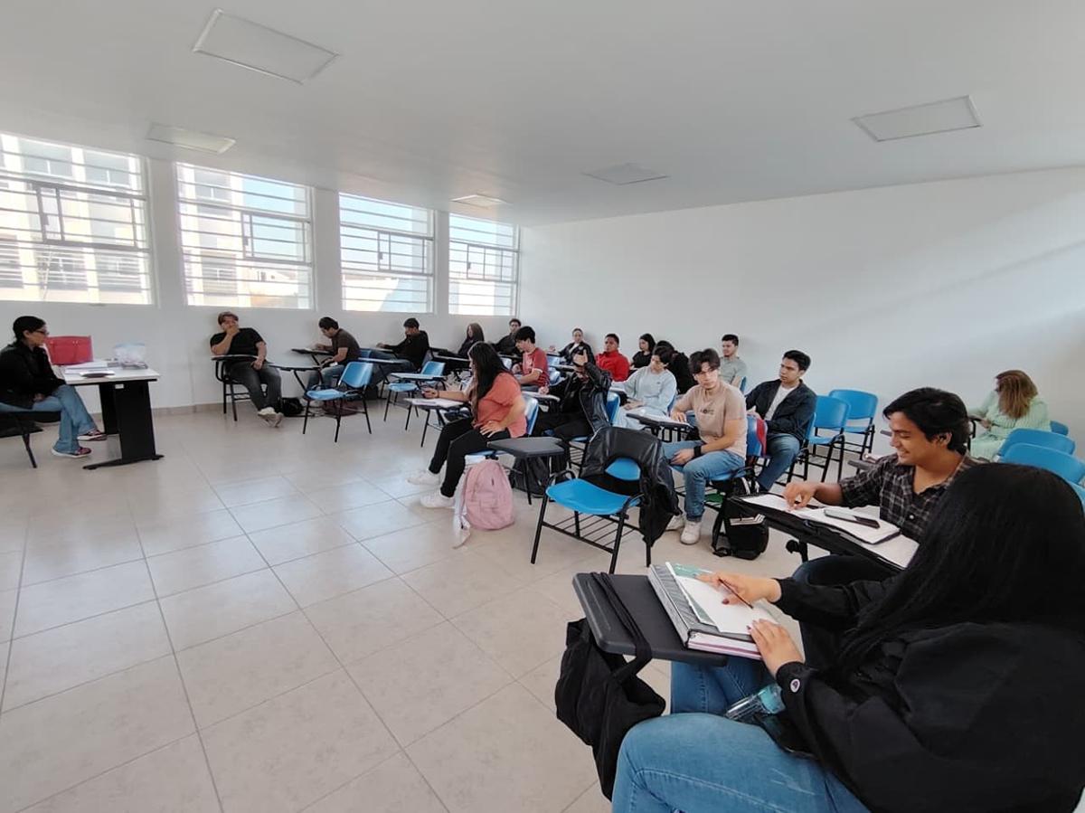 estudiantes de la UMSNH regresan a clases presenciales