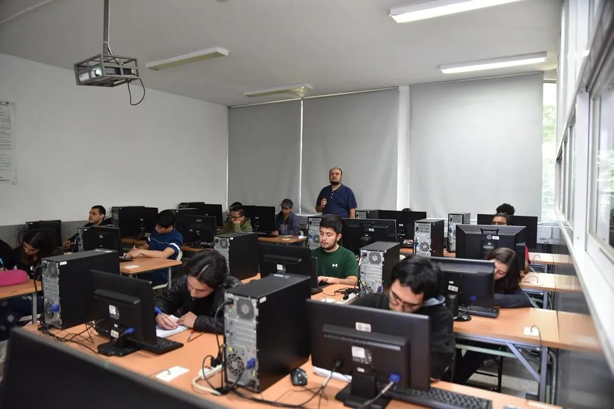 Excelencia educativa; Licenciatura en Ingeniería en Computación recibe reacreditación-2