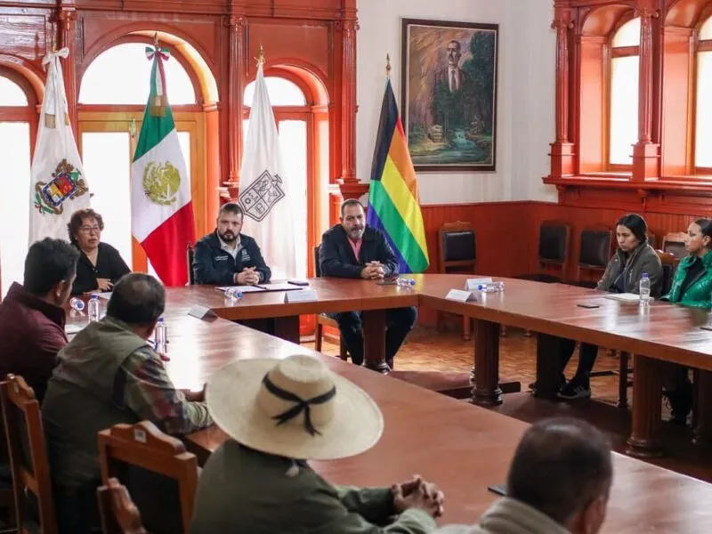 Gobierno de Michoacán mantiene atención a familias de brigadistas caídos en combate a incendios forestales