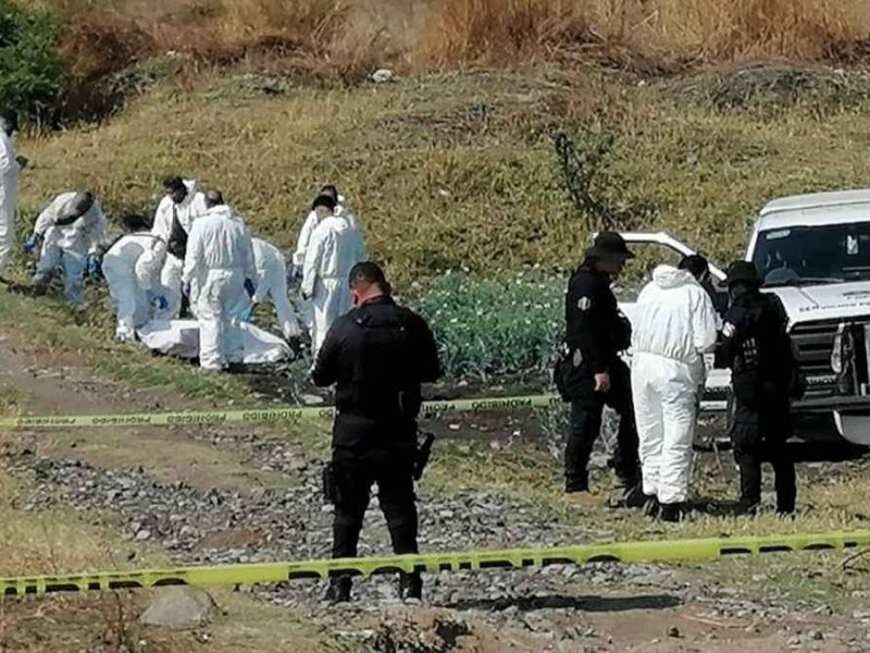 Hallan cuerpo en fosa clandestina en Chucándiro Michoacán
