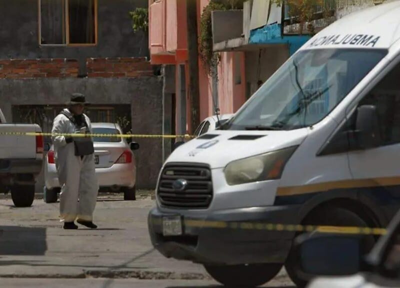 Hombre es asesinado a balazos a metros de la presidencia municipal de Uruapan