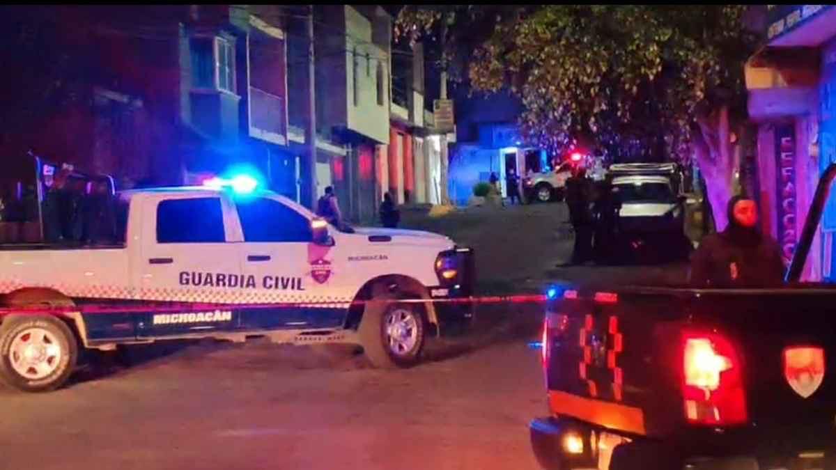Hombre es asesinado a balazos afuera de un domicilio en Morelia