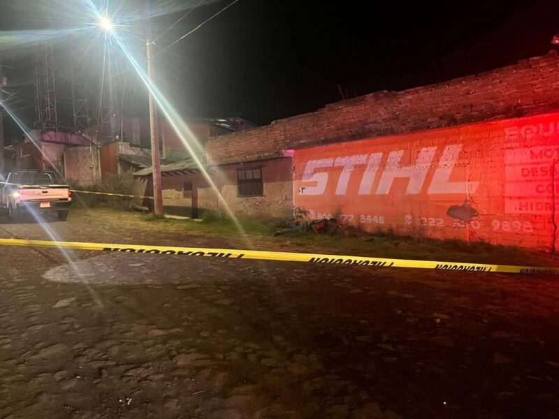 Hombre es asesinado a balazos en la colonia Los Reyes en Pátzcuaro