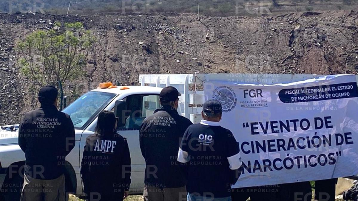 Incineran tres toneladas de drogas y más de 2 mil litros de metanfetamina en Morelia-2