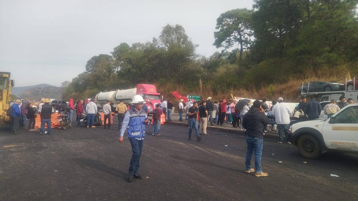 indígenas iniciaron bloqueos carreteros en Michoacán