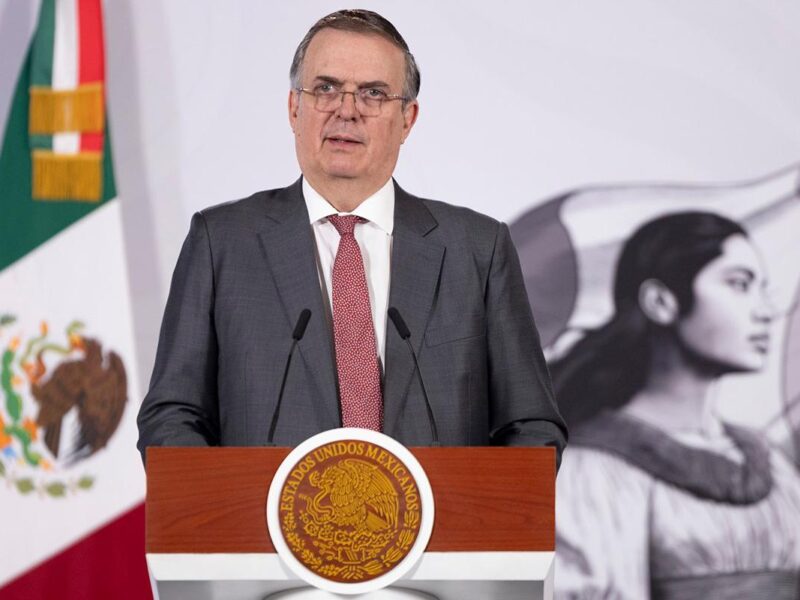 Justifica Ebrard la estancia de su hijo en la embajada de México en Londres