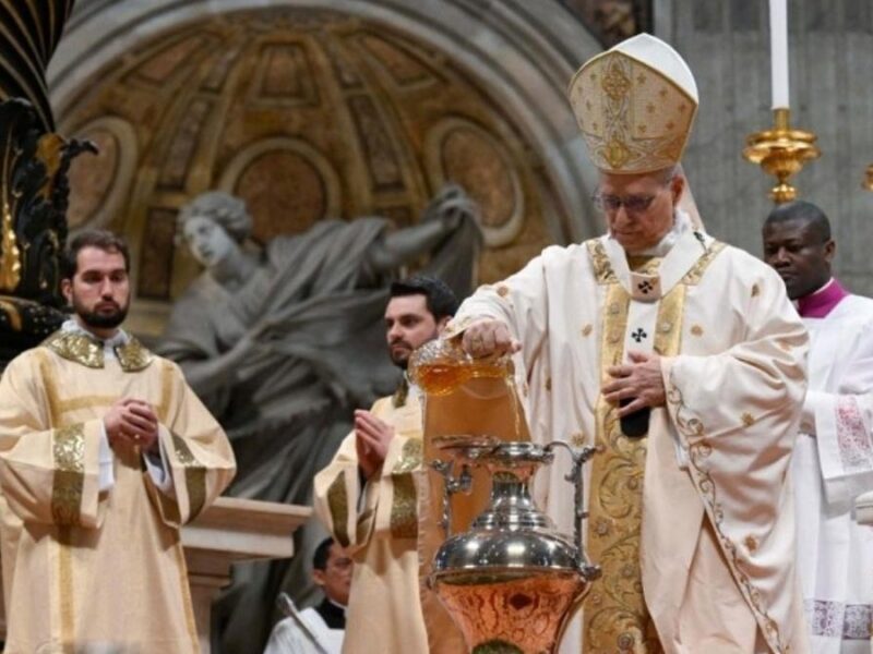 León XIV lamenta una humanidad “de rodillas” por tanta brutalidad en misa de Cena del Señor