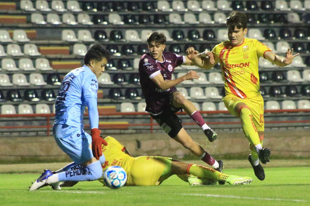 Mineros rostiza a los Canarios del Atlético Morelia-1