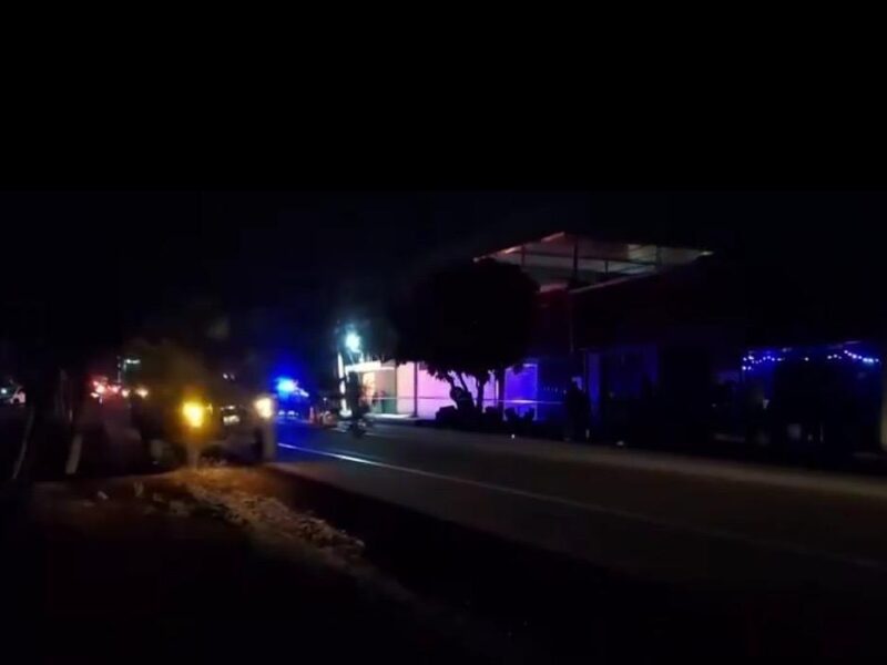Motociclista pierde la vida y su compañero resulta herido tras accidente vehicular en Peribán