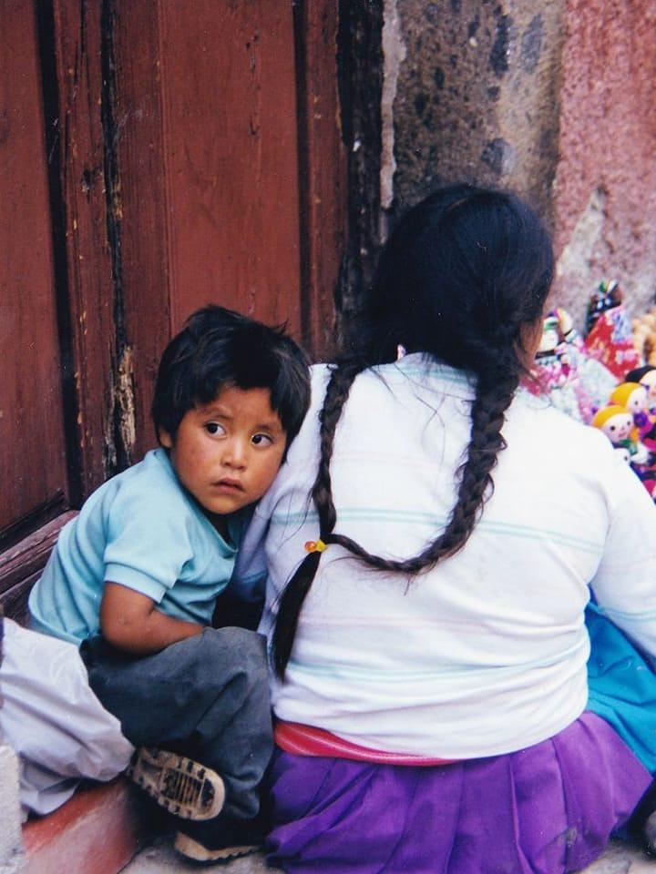Niñas y niños indígenas enfrentan pobreza extrema y falta de acceso a la salud
