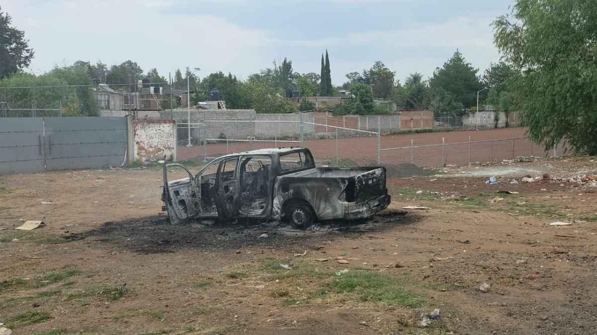 Normalistas queman vehículos y bloquean zona de Morelia 2