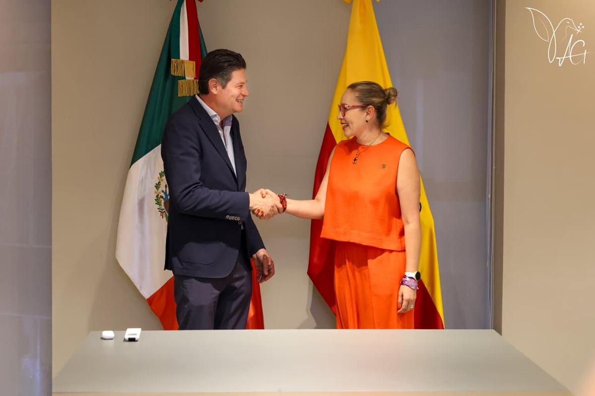 Ofrece Alfonso Martínez ruta a Yarabí Ávila para saldar históricos adeudos de UMSNH-2