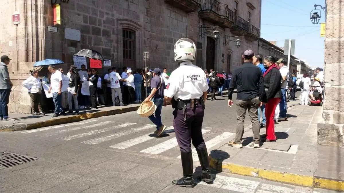 Padres de familia protestan contra la violencia vicaria