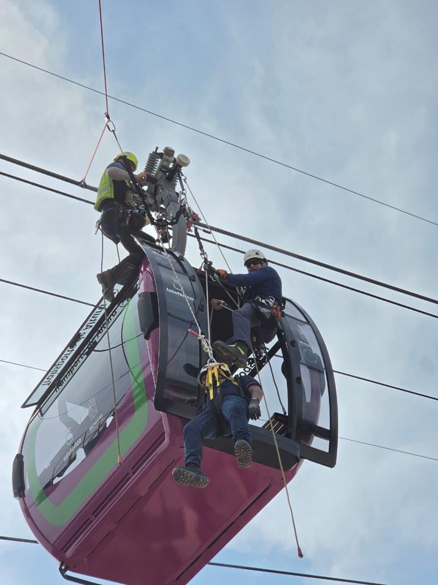 Paramédicos de Michoacán se certifican en rescate especializado en teleféricos