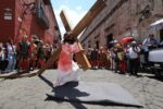 Representan viacrucis en Morelia ante 15 mil asistentes