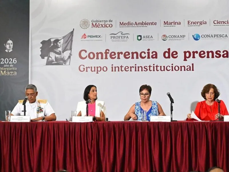 Separan de su cargo a 3 funcionarios de Pemex por derrame de hidrocarburo en el Golfo de México