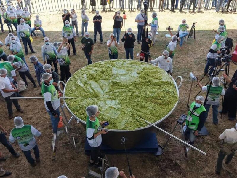Tancítaro recupera Récord Guinness por el guacamole más grande del mundo