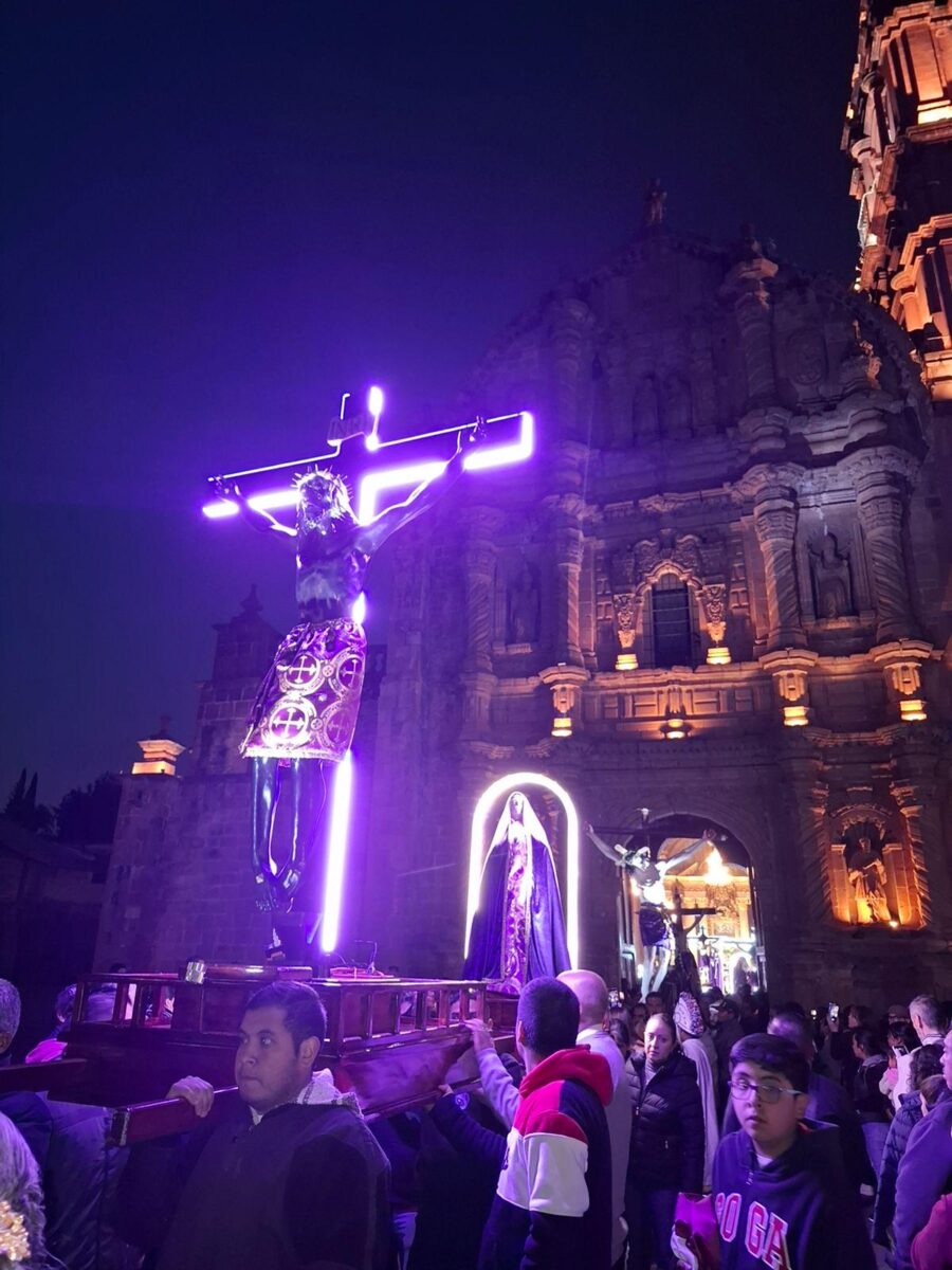 Tlalpujahua vivió con Fe y tradición la Procesión de los Cristos